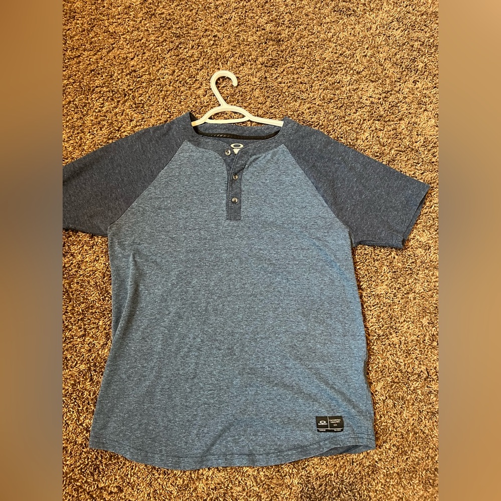 Oakley Button up T-shirt
